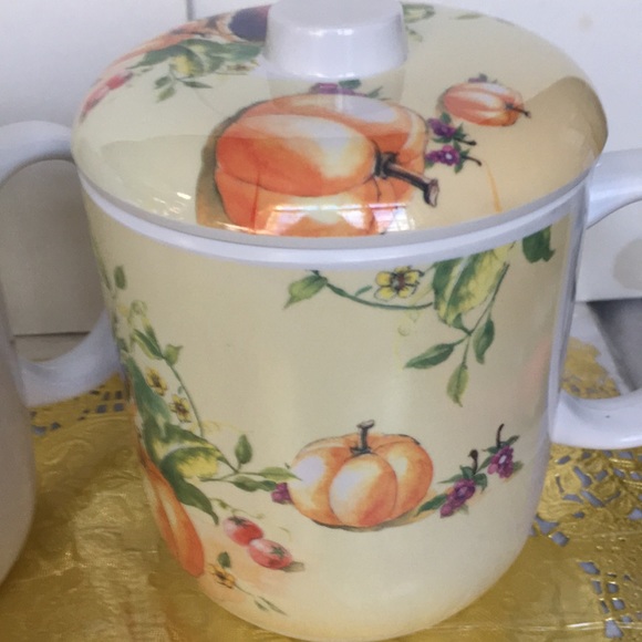 NWOT set of two super size melamine mugs with lids - Picture 3 of 5